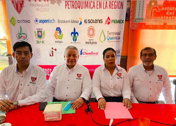 esiapi_oficial's tweet photo. La Escuela Superior de Ingeniería se complace en anunciar su participación activa como miembros de la mesa directiva en el XXVII Foro Regional @IMIQCoatza, con una ponencia a cargo del Ing. Mario Vela Hipólito. https://t.co/vks754szQ1