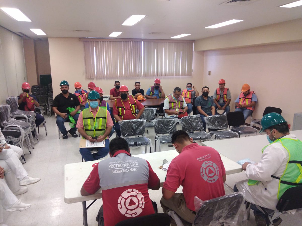 ImssSinaloa's tweet photo. El #IMSSsinaloa realiza evacuaciones de unidades médicas y administrativas, nos sumamos a la cultura de #ProtecciónCivil. #SimulacroNacional2022. #SimulacroIMSS #HGZ32 #HGSZ30 https://t.co/pPEzmhCylp