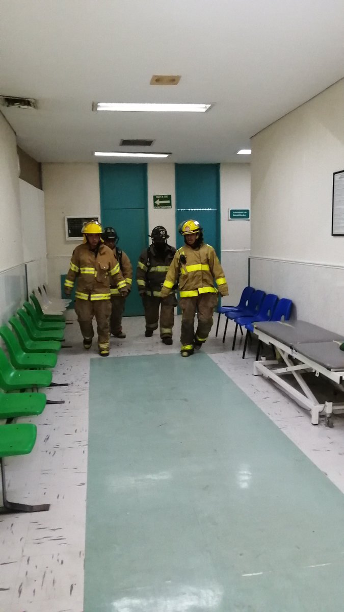 ImssSinaloa's tweet photo. El #IMSSsinaloa realiza evacuaciones de unidades médicas y administrativas, nos sumamos a la cultura de #ProtecciónCivil. #SimulacroNacional2022. #SimulacroIMSS #HGZ32 #HGSZ30 https://t.co/pPEzmhCylp