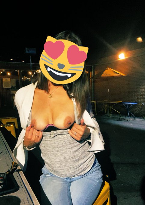 Out at our favorite pub! #DMVfreaks #nsfwtw https://t.co/2thRyoRXLW<a href="/tag/dmvfreaks"class="tags">#DMVfreaks</a><a href="/tag/nsfwtw"class="tags">#nsfwtw</a>