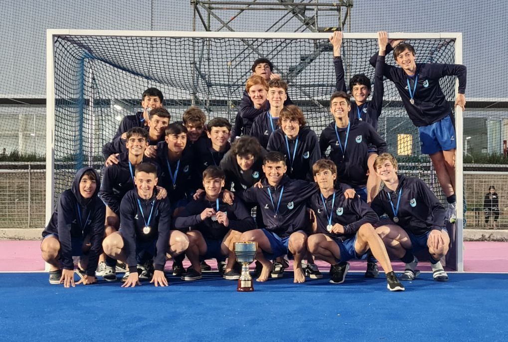 ArgFieldHockey's tweet photo. Conocé el PODIO del Campeonato Argentino de Selecciones Sub 16 Caballeros 🏆🏑

🥇 Buenos Aires
🥈 Mendoza
🥉 Córdoba

¡Felicitaciones! 🎉🇦🇷 https://t.co/hxu3RAHYT1