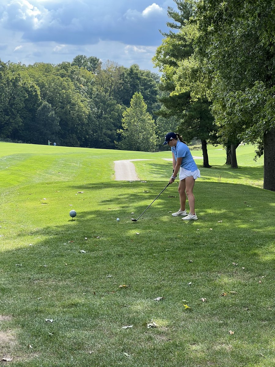 MNDAthletics's tweet photo. Junior Mo Burns teeing off for Varsity Golf team as they take on Seton at The Mill! ⛳️ #MNDCougars https://t.co/8PBORQjGce