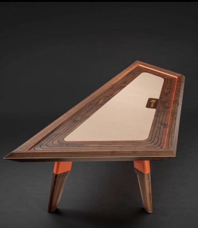 jetonsethommes's tweet photo. La table de #poker complètement iconoclaste mise au point par l’entreprise américaine Jory Bringham Design ! Vous en pensez quoi ? https://t.co/HNEeoVOHei