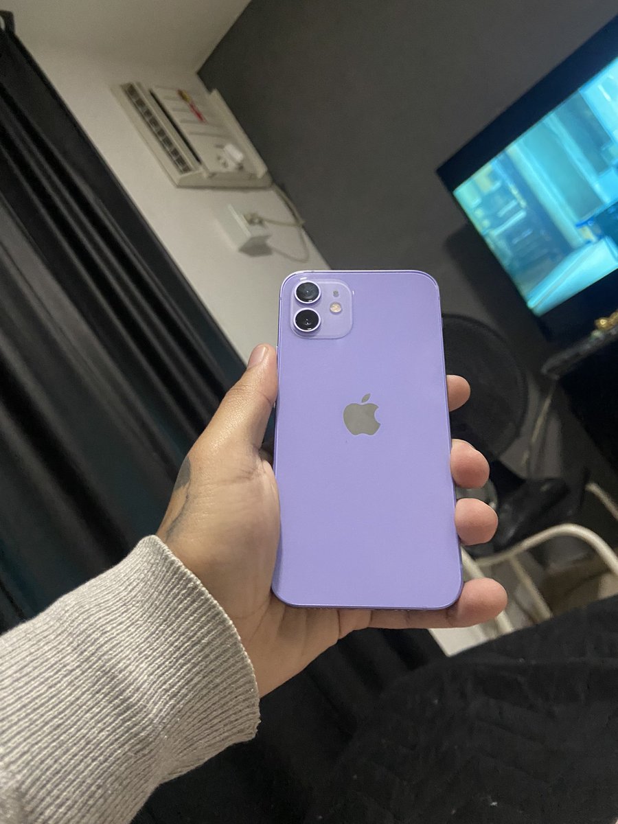 Diguinhorns's tweet photo. Gente achei esse iPhone 12 na barra, quem souber de quem é me avisa, está sem capinha e parece ser bem novo 🫡 rt até achar o dono 🙌🏾 https://t.co/H4EI5d3uyz