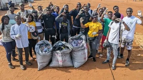 PierreKongo_'s tweet photo. Construire un monde nouveau et durable.#worldcleanupday2022  @RFAEDD @LetsDoItWorld @GuellyR  
#TT228
#nettoyage
#Agoe
#Déchets https://t.co/TC9VrnGdXY