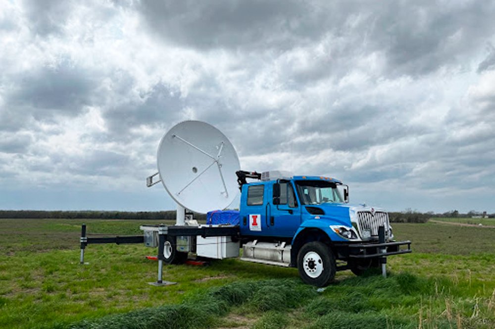 The U.S. Department of Energy has awarded to a team that includes LAS researchers $25 mil to study climate change.

Using @ATMS_Illinois's Doppler on Wheels, the U of I group will observe the impacts of extreme weather events in Chicago.

bit.ly/3ScC8ru