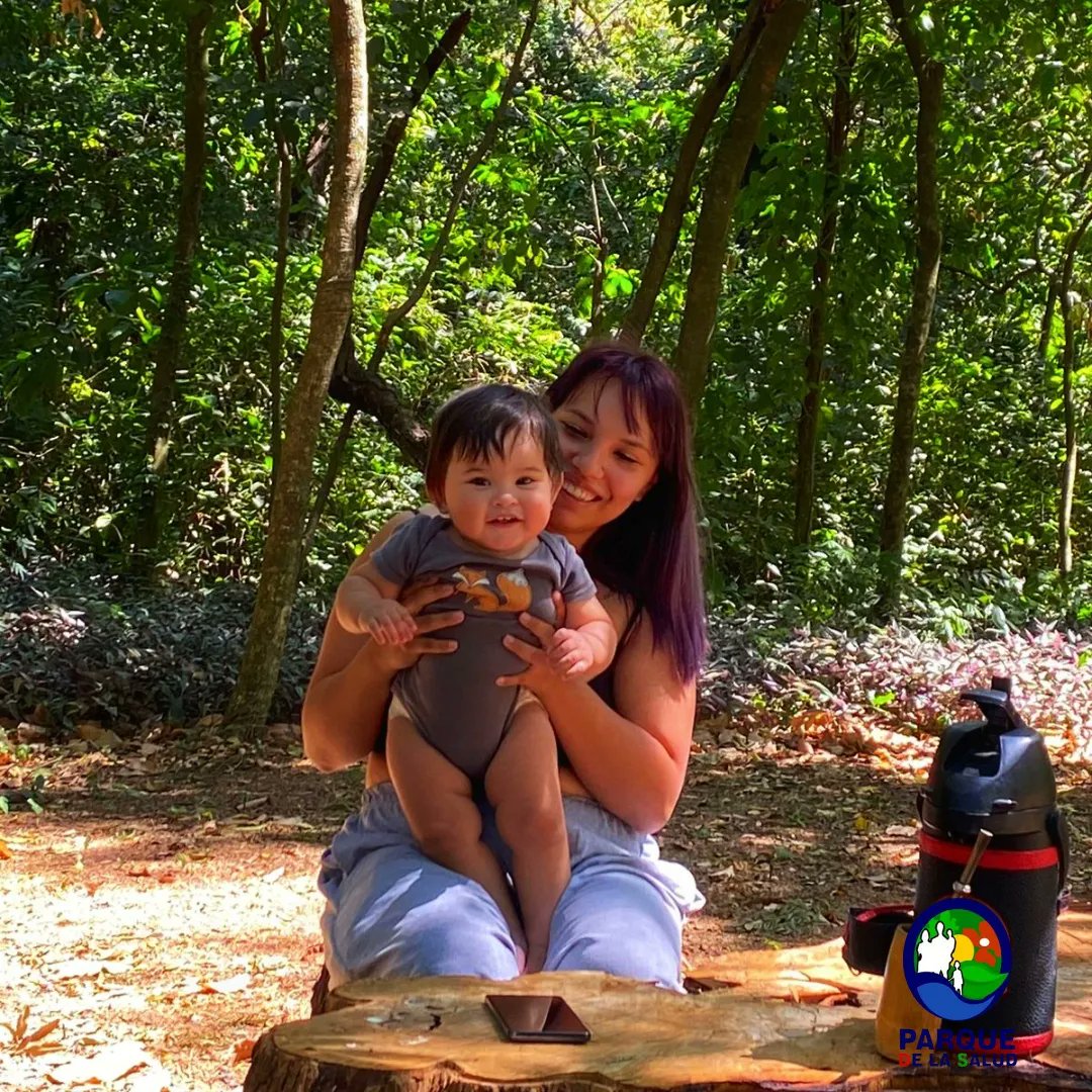 parquesaludpy's tweet photo. 👨‍👩‍👦 | Ayer captamos un hermoso momento familiar en el Parque. En uno de los espacios preparados para el descanso. Estos espacios fueron creados precisamente atendiendo a la importancia de la lactancia materna y a la cantidad de madres que nos visitan con niños en etapa lactante. https://t.co/VEuep114Cz