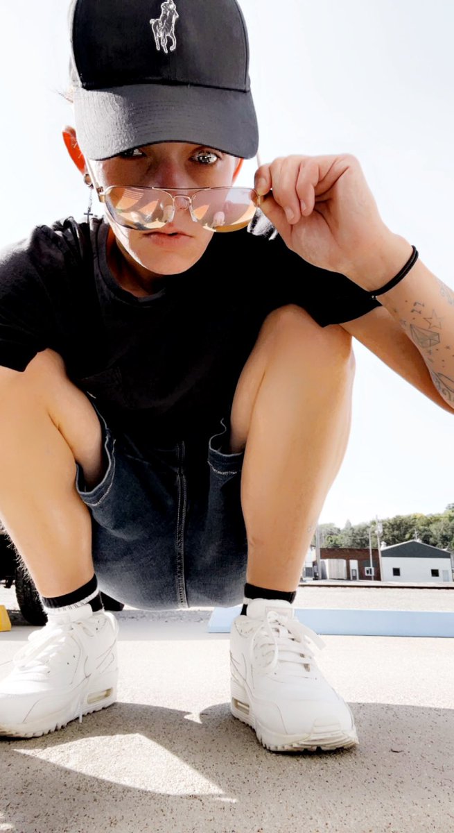 KLCDMIARTIST's tweet image. “Be proud of who you are, not ashamed of how someone else sees you” 💯🤲🏽💎