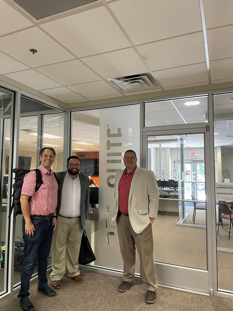 itaih's tweet photo. @JamesonHayes @brandoncb10 Great seeing you both today! @SeeSuiteUGA @AdPR_UGA https://t.co/tJ5i3KLsLf