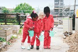 We are excited to invite all Rainbows to a fun day at White Post Farm on Saturday 25 March. The day will include a guided tour of the farm, visits to the animals, a tractor ride and of course a badge! Find out more: bit.ly/3BRKrna. #teamnotts 🌈🐣🐑🚜