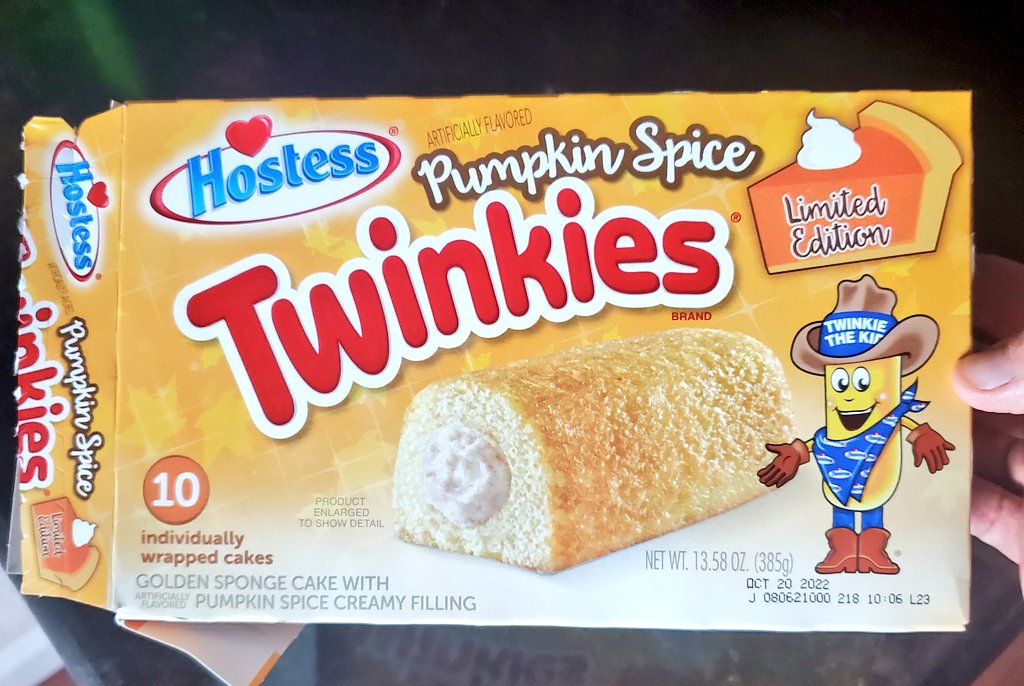 TheWalkingDale's tweet photo. Yo these Pumpkin #Twinkies are way more tasty than they have any right ta be! Highly reco. https://t.co/YAzqhDTXJv