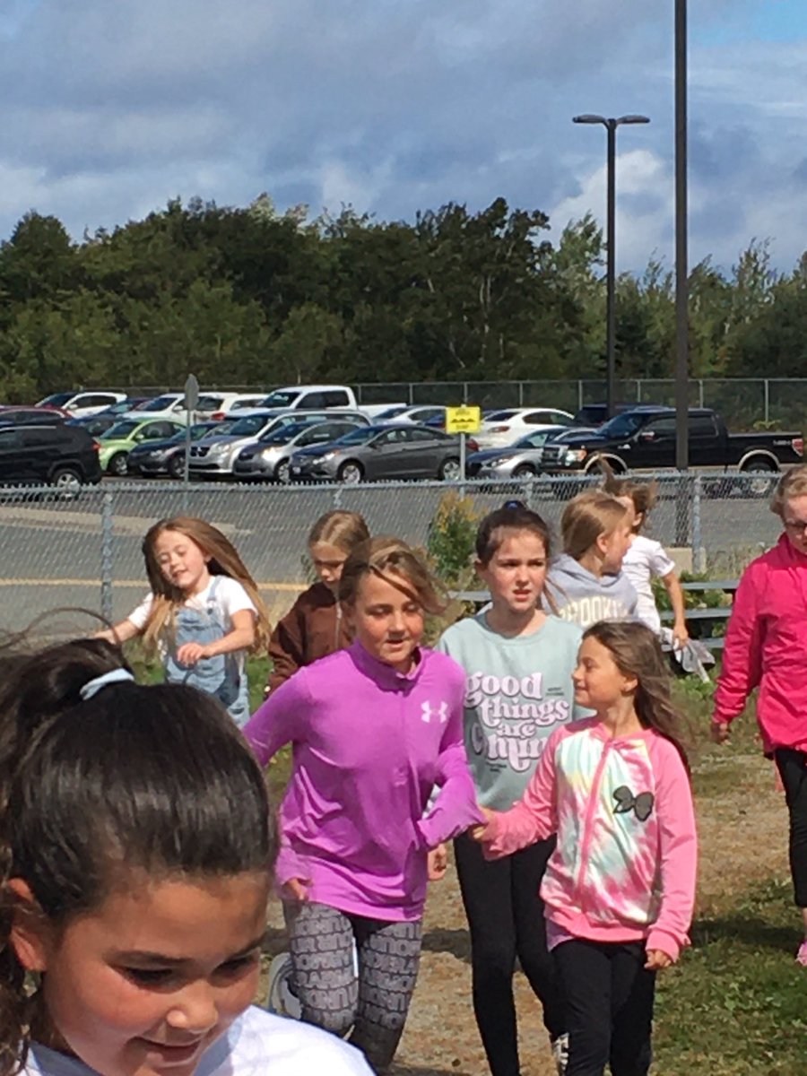 GreenfieldCB's tweet photo. Greenfield Terry Fox Walk/Run! Honouring his courage, humility and determination! #CBVRCE https://t.co/gBjeKtyYJj