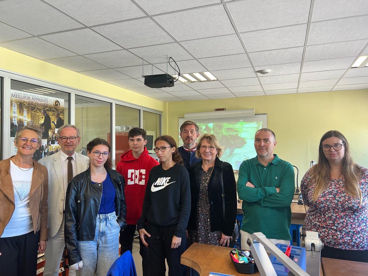 Les métiers d’art représentent un immense patrimoine, conjuguant technicité, habileté manuelle et imagination créatrice. Félicitations aux professeurs et aux élèves du lycée #Fillod de Saint Amour qui régulièrement se distinguent par l’excellence de leur savoir faire !