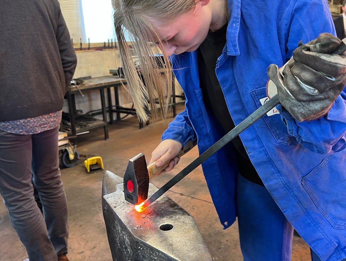 dbrulebois's tweet photo. Les métiers d’art représentent un immense patrimoine, conjuguant technicité, habileté manuelle et imagination créatrice. Félicitations aux professeurs et aux élèves du lycée #Fillod de Saint Amour qui régulièrement se distinguent par l’excellence de leur savoir faire ! https://t.co/2VDskLCuFu