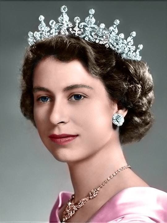 SnowFairy29's tweet photo. #RestInPeaceQueenElizabethII 🌈👑👩🏻‍🦳 https://t.co/fe7o3FIbD6