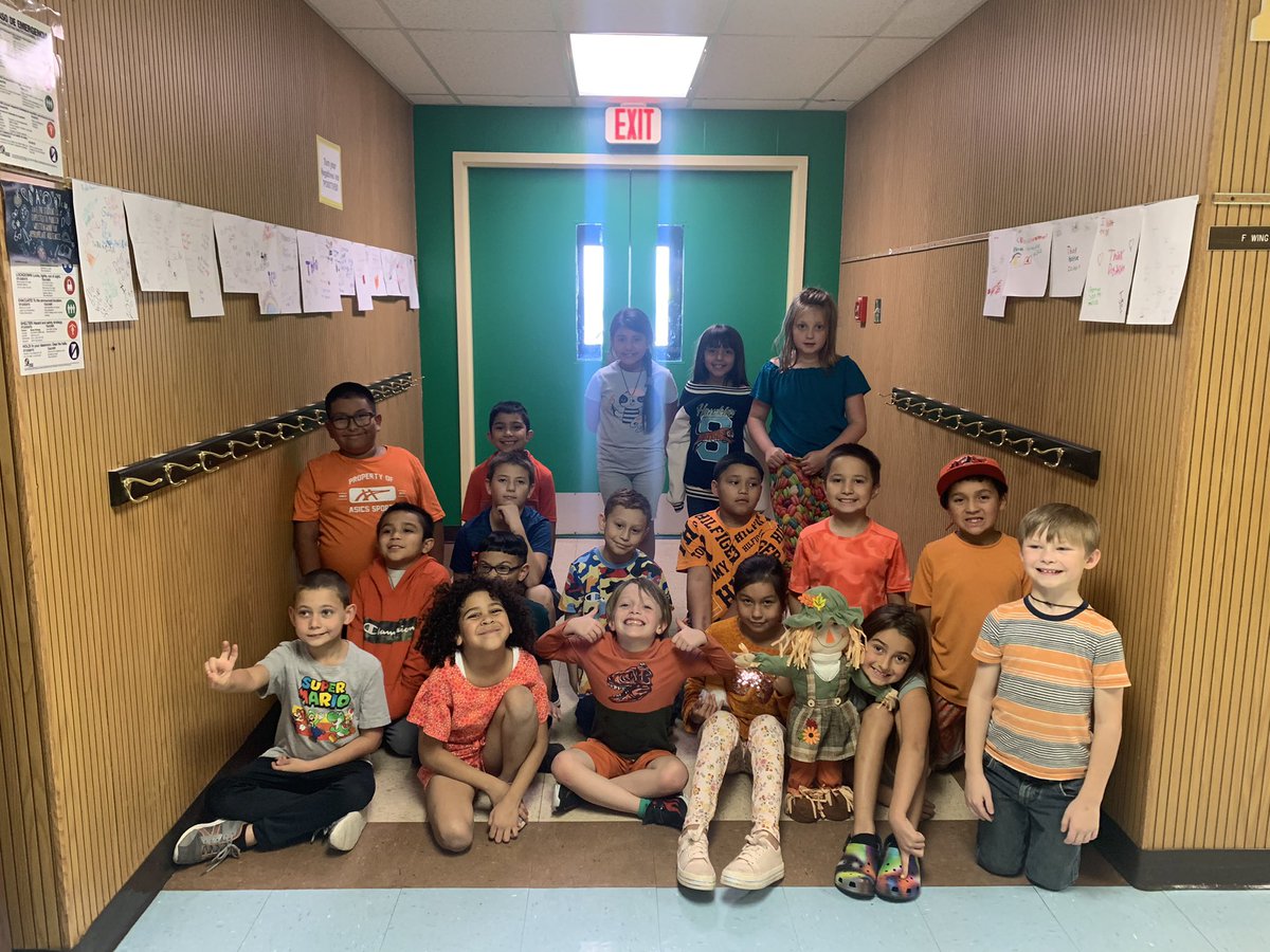 Mrs_Guebara's tweet photo. Wearing orange for Hunger Awareness! 🧡 @NoelLonghorns @EctorCountyISD https://t.co/j8ZHisxWzC