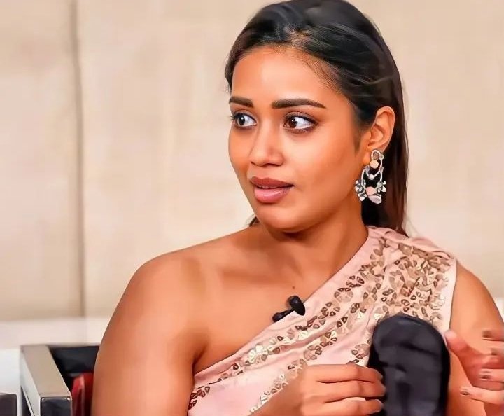 Kaamugan2point0's tweet photo. #NivethaPethuraj https://t.co/MRaveSJxi4