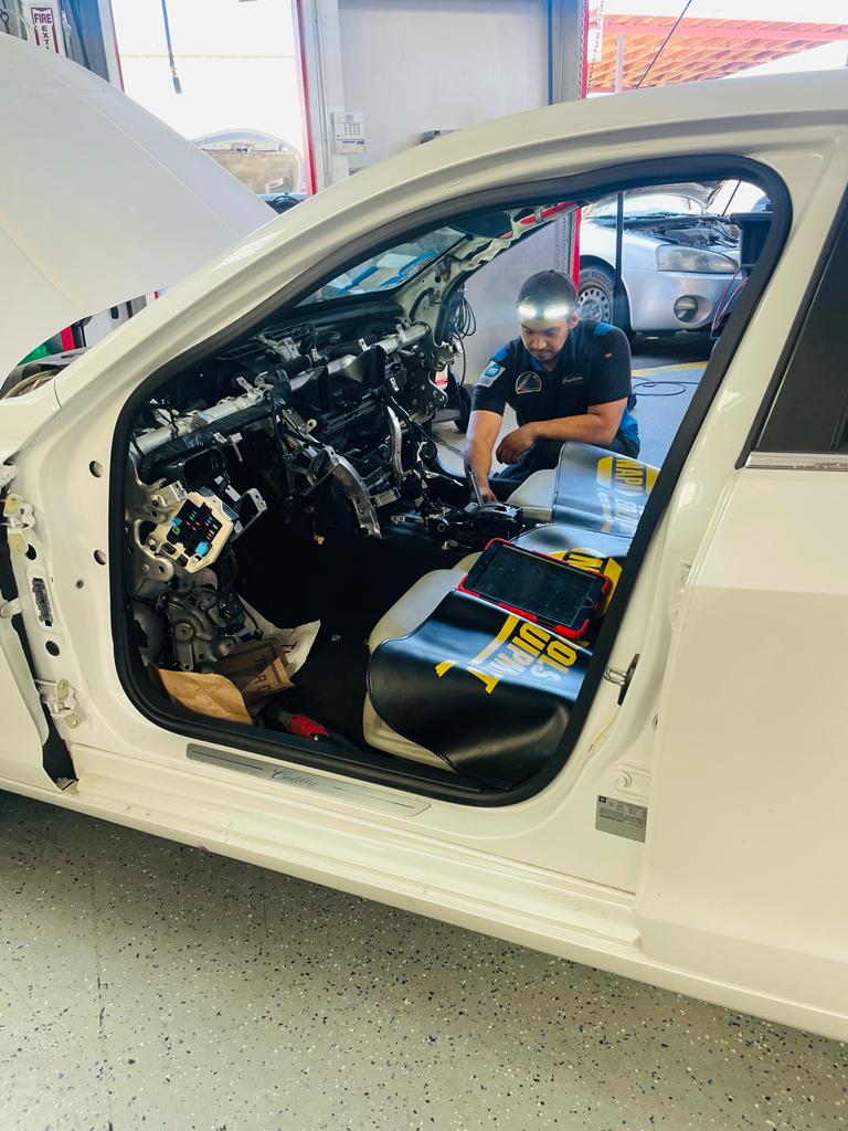 RomitaAuto's tweet image. Our ASE-certified technicians receive the proper technical education to deal with repairs, so you can pick up your vehicle with peace of mind. We extend our warranty to you that&apos;s a 24-month/24k mile nationwide warranty! We have your back!👍

#ASEtechs #familyownedshop