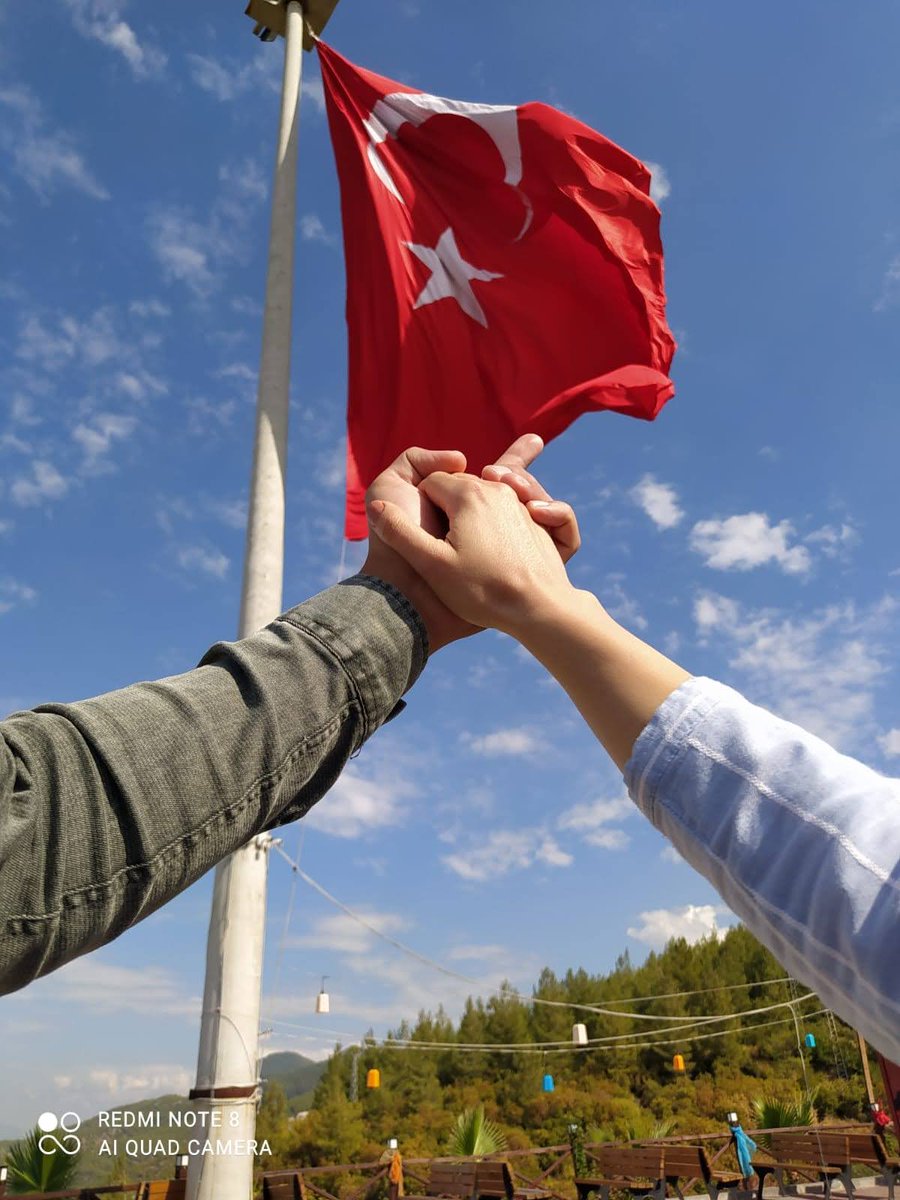 bayanfenerli80's tweet photo. Elleri ellerime  ❤🇹🇷 https://t.co/zKcGJLv0hZ