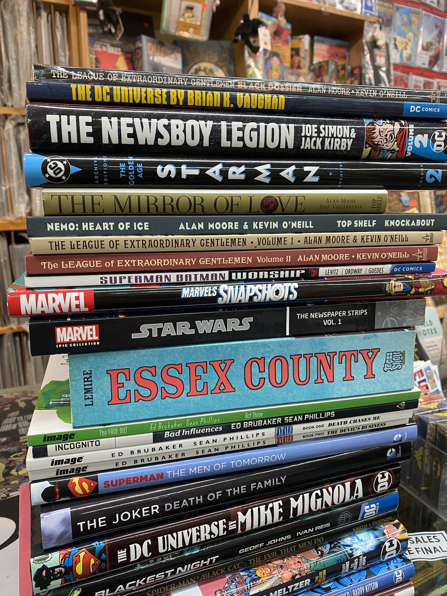 strangeadventrz's tweet photo. more for the bargain rack of doooom and #previouslyviewed graphic novels https://t.co/gkYBvYVm6c