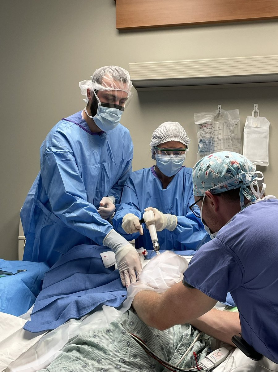 Our PGY-2, Sam Daly, helping visiting medical student, Sarah Gonzalez MS4, with an EVD. We love to give our medical students the hands on experience they deserve! #neurosurgeryresidency #residency #subinternship #medtwitter #meded #eras2022 #Match2023