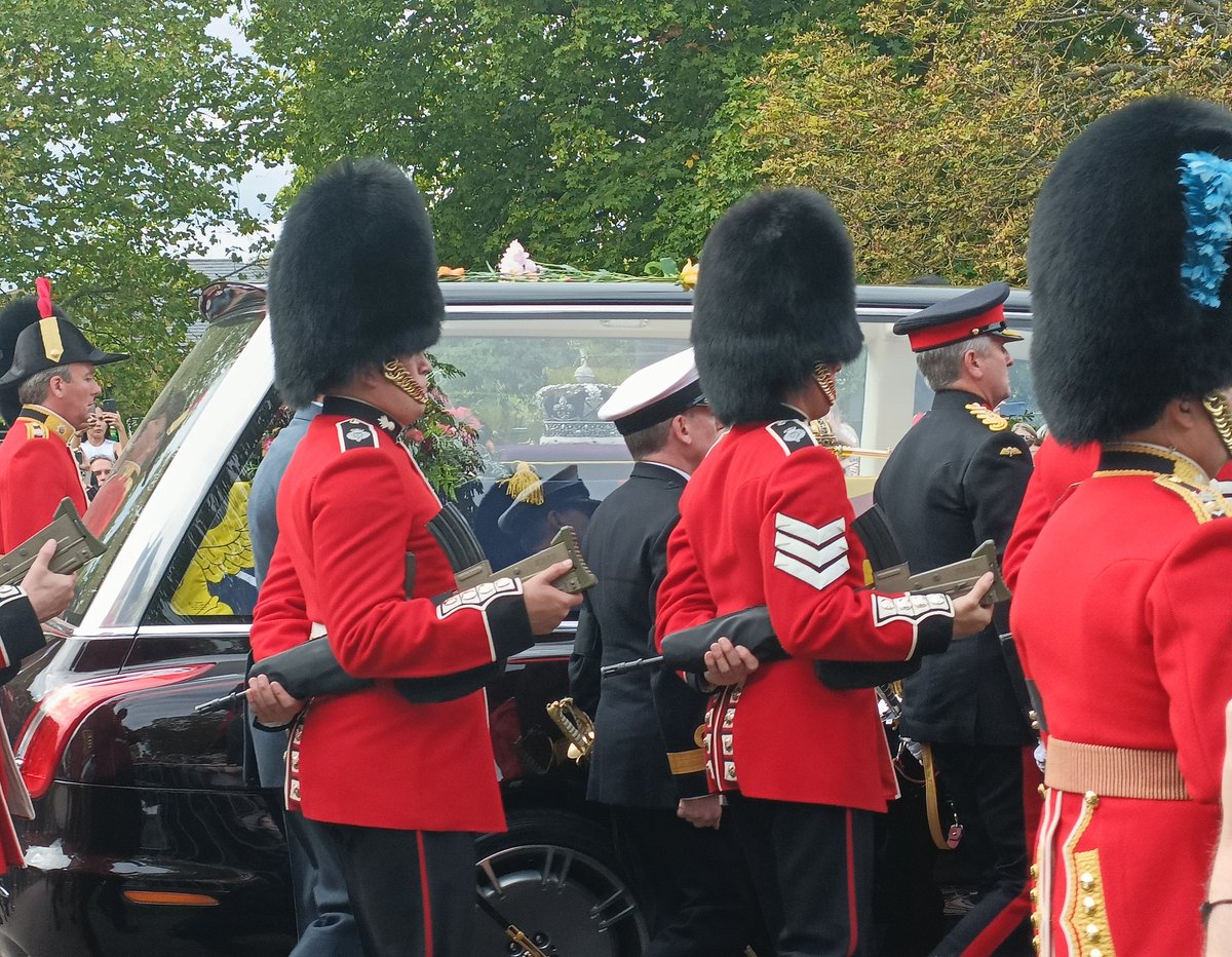 Today was a poignant day celebrating a faithful, loyal, servant to the King of Kings. May she rest peace... With her feet dancing in heaven 💃🙂

It was special to join others and witness her last journey.

How do you share your faith? What can we learn from the Queen?