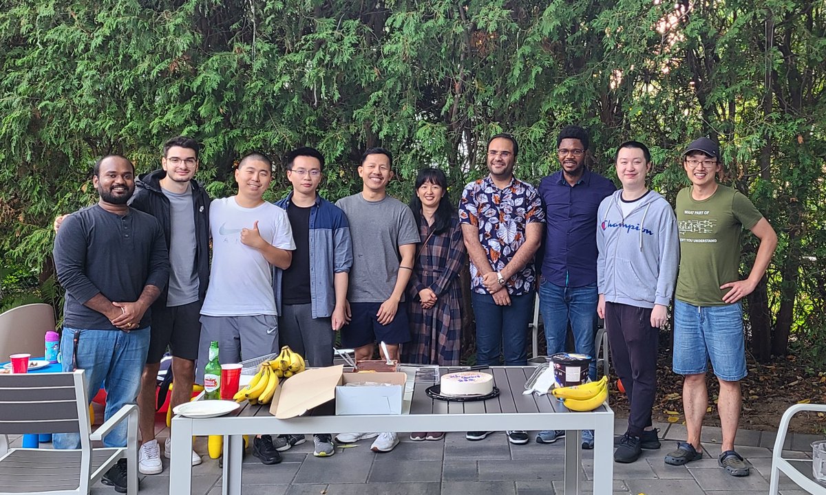 Catching probably the last bit of warmth of the year, the  group enjoyed some quality fun time together in a BBQ party -- the first in-person gathering of the last three years!🍔🍔🥳🎉