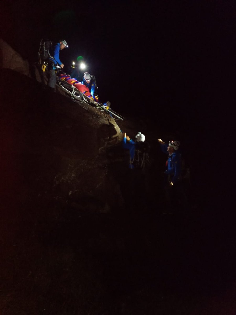 Skye Mountain Rescue (@skyemrt) on Twitter photo An epic call-out started on Sunday evening with a helicopter lift onto the Dubh's ridge and ended on Monday morning with a boat trip and bus ride back to Glen Brittle from Elgol... 
facebook.com/skyemountainre… An epic call-out started on Sunday evening with a helicopter lift onto the Dubh's ridge and ended on Monday morning with a boat trip and bus ride back to Glen Brittle from Elgol... 
facebook.com/skyemountainre…