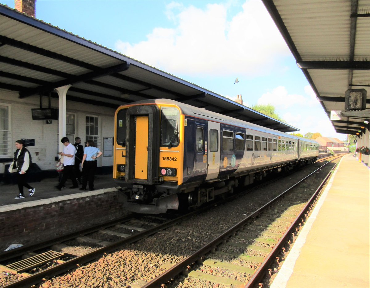 WetdogFBK's tweet image. 155342 at #Driffield Station 18/09/22 #class155 #sprinter #railway