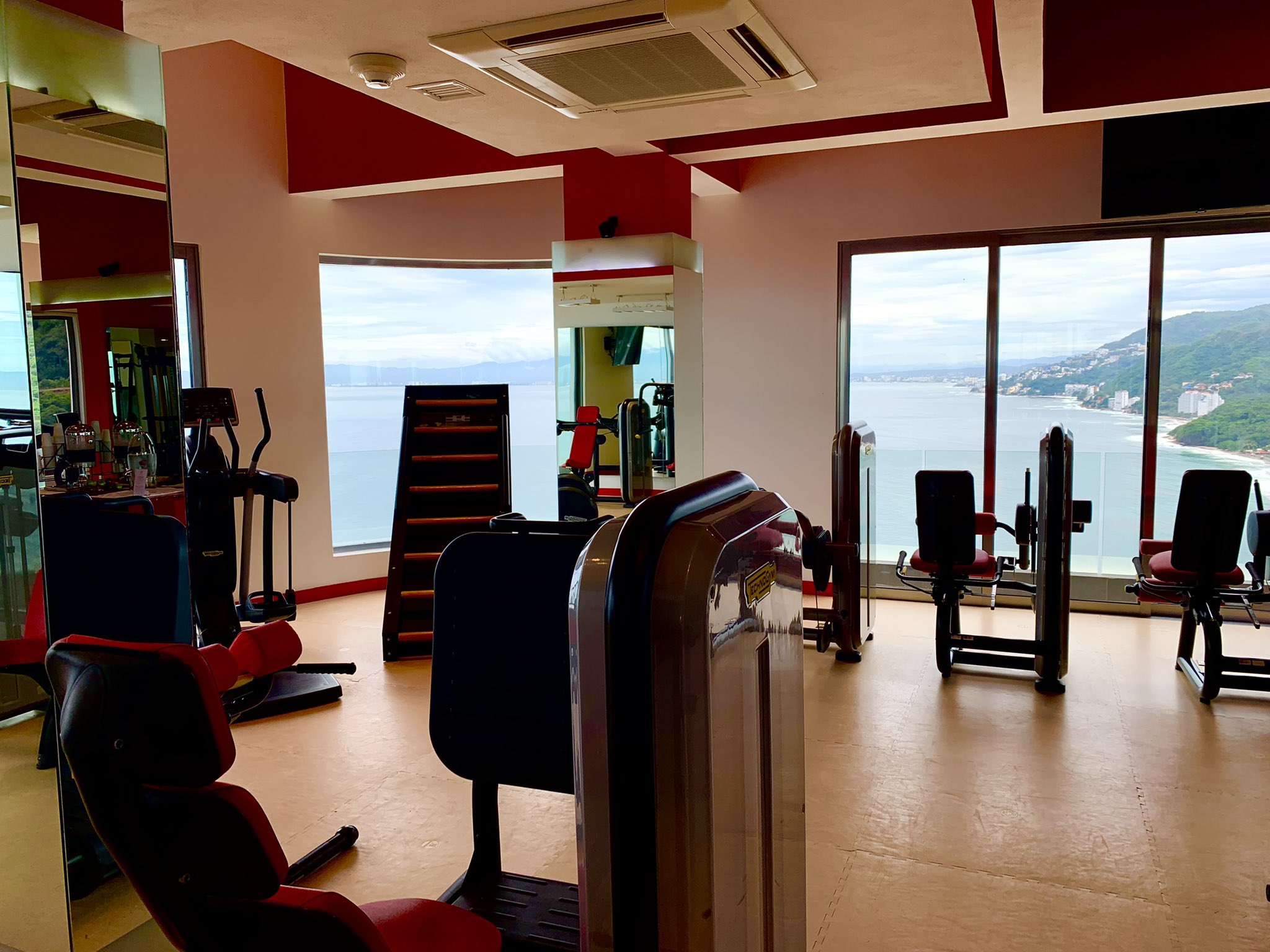 Silky 2.0 on Twitter "My gym here is thy best view…. Pretty rad https