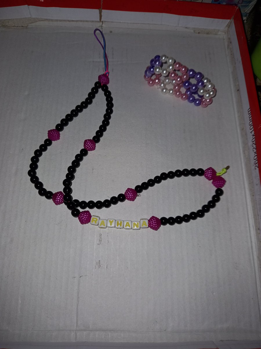 بنتي فاطمة من #ذوي_الاحتياجات_الخاصة 
بتشتغل من هودي 
بدون اسم 60 الف
مع اسم 70 الف
مع اسمين 80 الف

بتشتغل منهن لتأمن مصروفها بهالاوضاع الصعبة
ملاحظة:العنوان البقاع
بس بالشتا هيي بتنزل عبيروت لانها مدرسة داخلي
لبدو شي بتاخدهن عبيروت معها

ريتويت ودعم لاصحاب البراءة
#ذوي_الهمم