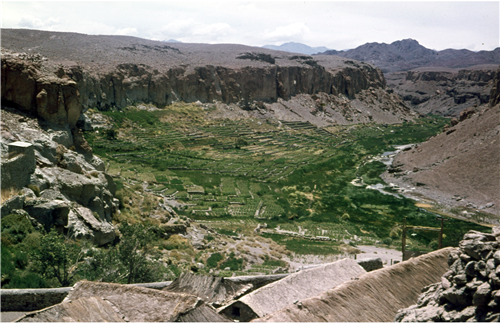 Ckunsa_Ttulva's tweet photo. 📸LAIPINTUR/Imágenes
Poblado y terrazas de cultivo de #Ayquina, 1966. Técnica positivo sobre soporte flexible. Museo Histórico Nacional.  
#fotografiapatrimonial #altoloa #ayquina #desiertodeatacama https://t.co/fTwdf4Mhd3