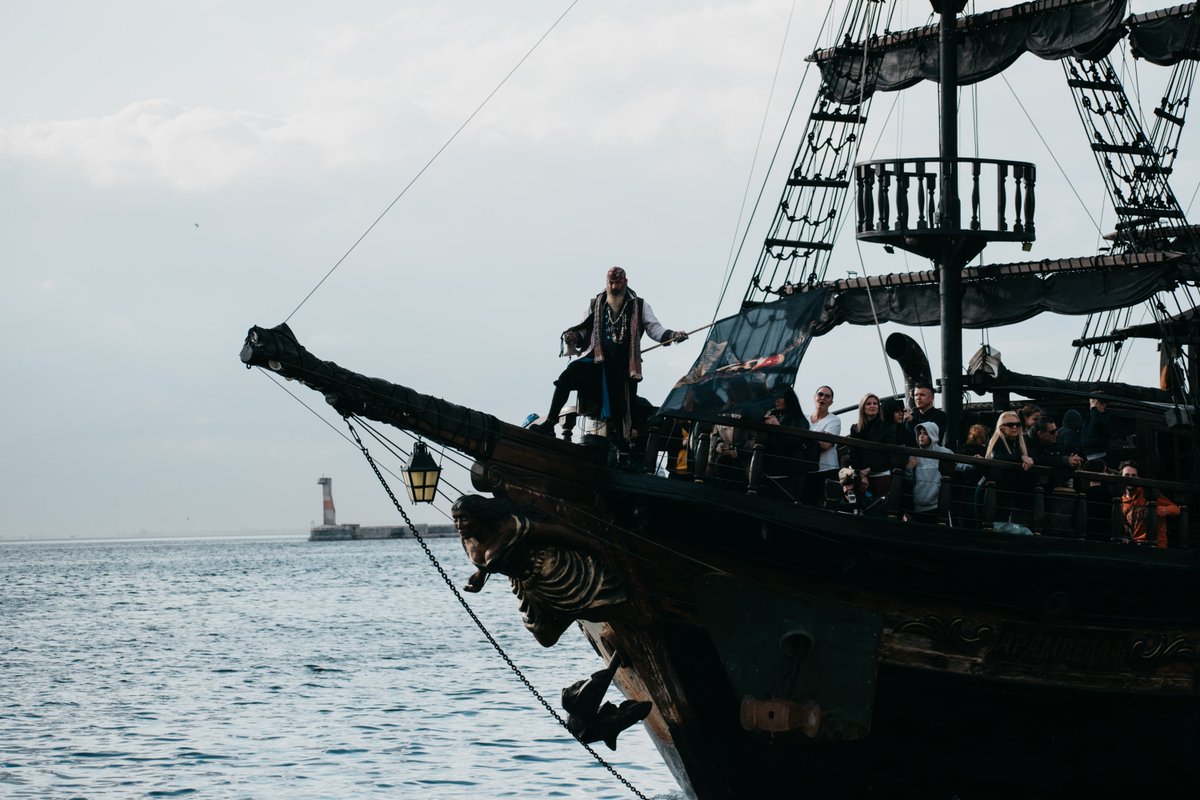 InStereotype13's tweet photo. Nonostante il nome in comune, i #pirati odierni hanno poco a che vedere con i classici dell'immaginario collettivo...

#19settembre #TalkLikeAPirateDay 

https://t.co/1VUZWUsBlx https://t.co/bDdKutIiYY