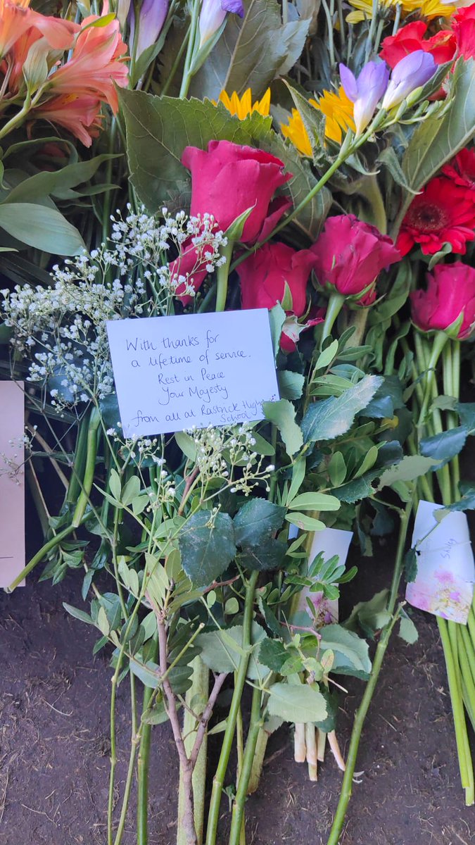 RHSHumanities's tweet photo. Mrs Cranston laid flowers at the gates of Windsor Castle this weekend on behalf of @RastrickHigh to say thank you to Her Majesty Queen Elizabeth II ahead of her funeral today. Rest in Peace, Ma'am. Thank you for your service 🌹👑 https://t.co/Ye0IBbEPJQ