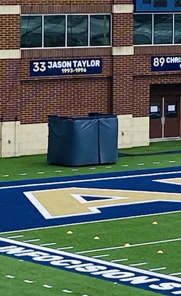 ADGuthrie444's tweet photo. So excited to see ⁦@ZipsFB⁩ LEGEND and ⁦@ProFootballHOF⁩ and ⁦@NFL⁩ great ⁦@JasonTaylor⁩ back in college athletics with ⁦⁦@CanesFootball⁩ https://t.co/BjDhfcrYTF