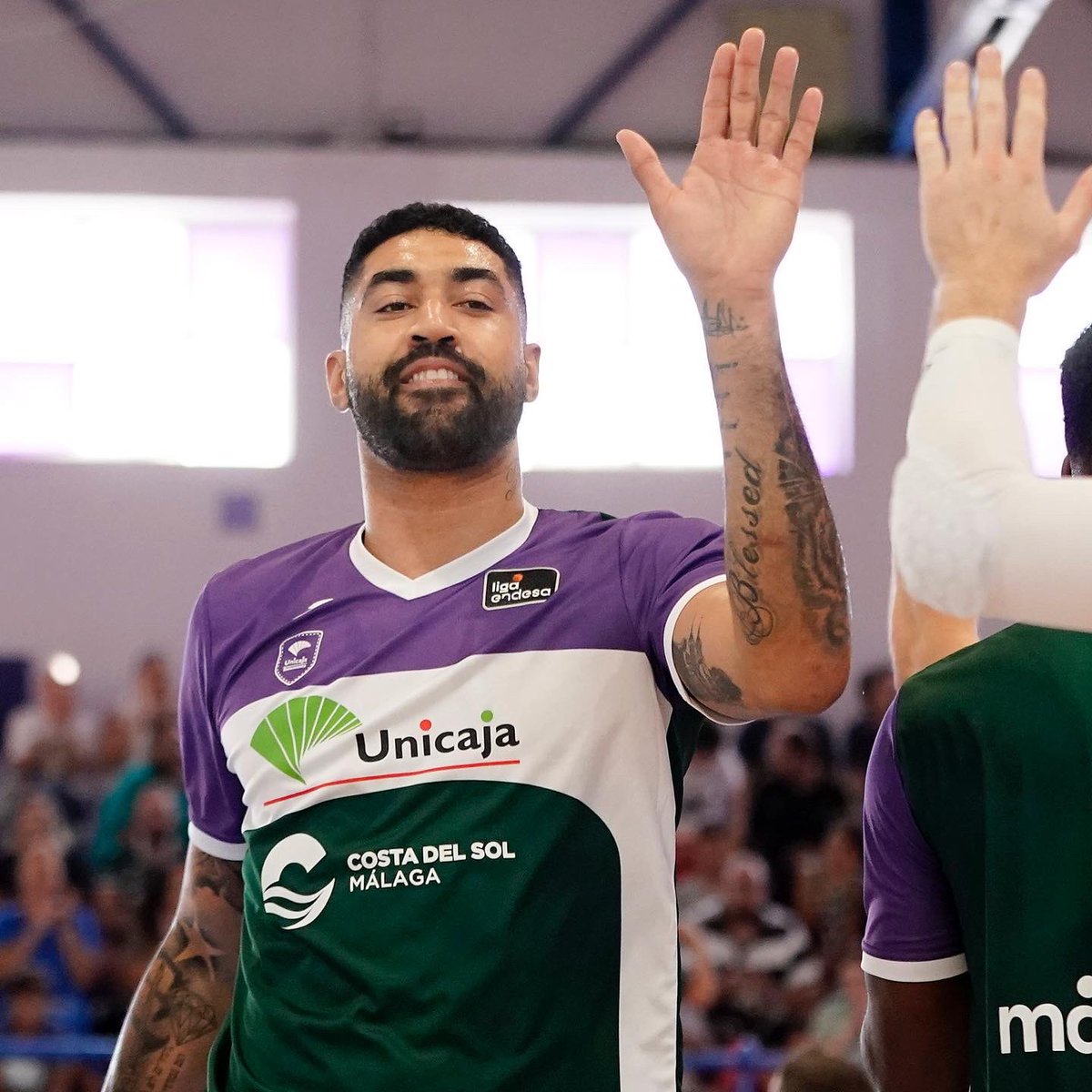 unicajaCB's tweet photo. 👕 ¡Ya a la venta el #cubre que estabais esperando!
😍 ¡Precioso! ¡No te quedes sin él!
➡️ Disponible en nuestras tiendas de #LosGuindos y Plaza de la Marina
🛒 Tienda online I https://t.co/0k5YtZS7Aw
💚💜 #YoSoyDelUnicaja @AugustoLima7 https://t.co/5SoJrZdCLP