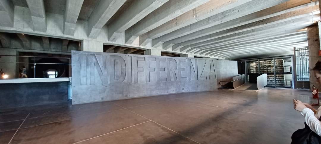 RafSabb's tweet photo. Ieri... immersi nella #Memoria di fronte al muro della #indifferenza. L'occhio sul nome di zio #GiulioDellaPergola 🙌 #49anni deportato da li #30gennaio1944 stesso trasporto di #LilianaSegre ma gasato #Auschwitz.
GRAZIE a chi ha progettato tutto ciò ❤✡❤ @follettin89 @DoguiJ https://t.co/ufOAbCKIQj