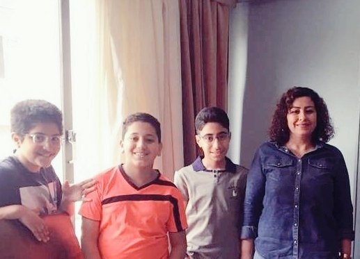 esther_kamel's tweet photo. أحب مهنتي جدا... لأنها متعة ورسالة... متعة التواجد بين عالم جميل وبرئ يشبه ذاك الذي في قلبي... ورسالة... نبيلة نجتهد فيها إلا تطول يد الاذى هذه الزهور. نعلمهم القيم ونقدم لهم الحب والرعاية
يا رب انا بدونك لا شئ فاعطني نعمة النجاح في رسالتي
#أستر https://t.co/jjSucFE3jy