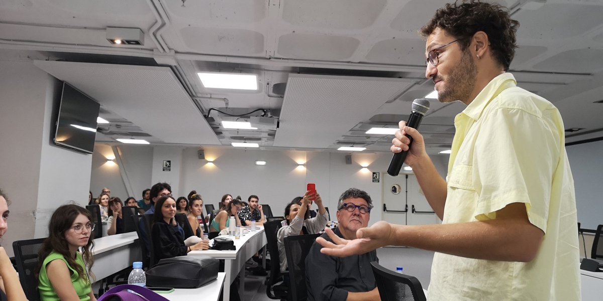 MGC_UC3M's tweet photo. Y @carlos_almela, coordinador general del @MGC_UC3M, presenta el #Automaster, iniciativa en la que l@s alumn@s gestionan sus propias clases sobre los temas que deseen. https://t.co/NtaTUGXoQA