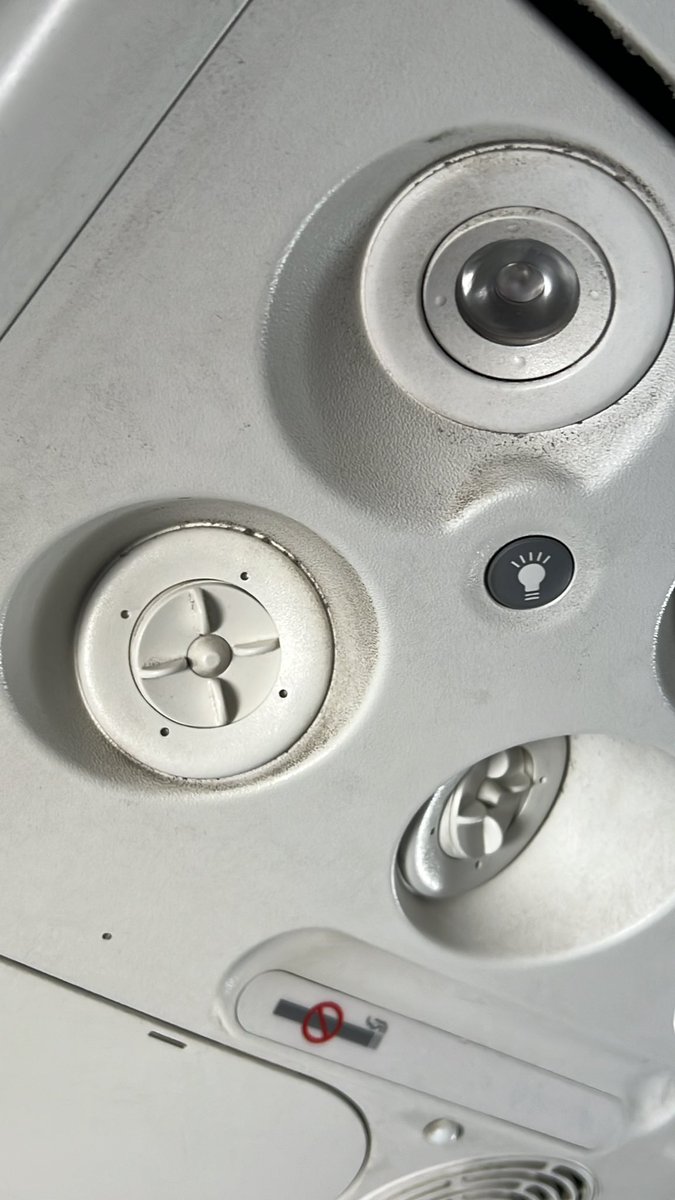 fcbnemo's tweet photo. @AmericanAir flying first from SNA to ORD on AA2590 the overhead cabin is disgusting, and needs to be cleaned.  Coffee stains on the ceiling and black dirt Everywhere.   Did you stop cleaning the cabins? https://t.co/aXmRcZy4Dk