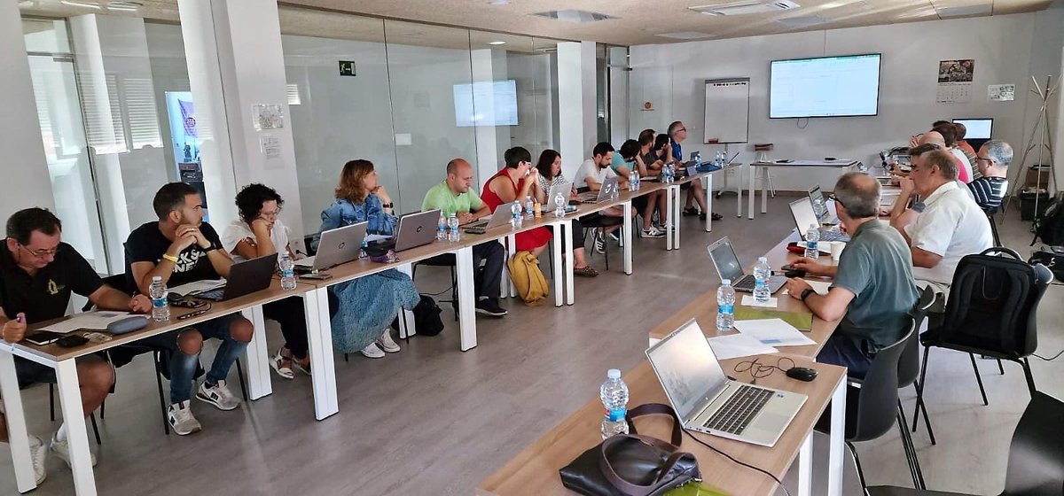 itakaescolapios's tweet photo. ENCUENTRO DE COORDINADORES Y COORDINADORAS DE SEDES, ÁREAS Y EQUIPOS DE PROYECTOS DE ITAKA-ESCOLAPIOS EMAÚS

El pasado fin de semana se celebró en Zaragoza, fue un encuentro muy provechoso que nos ayuda a sentirnos corresponsables.

Más información…👇🏻

https://t.co/jAGoc8LFCv https://t.co/0nq0XuFVzB