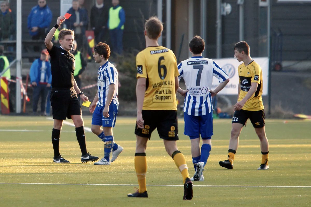 FKDonn's tweet photo. Gratulerer så mye med 117-årsdagen, Idrettsklubben🥳 Måtte vårt gode naboskap og rivaleri lenge leve - og de blåhvite vimpler for alltid vaie fritt på Lund. https://t.co/ZKCXyny9dz