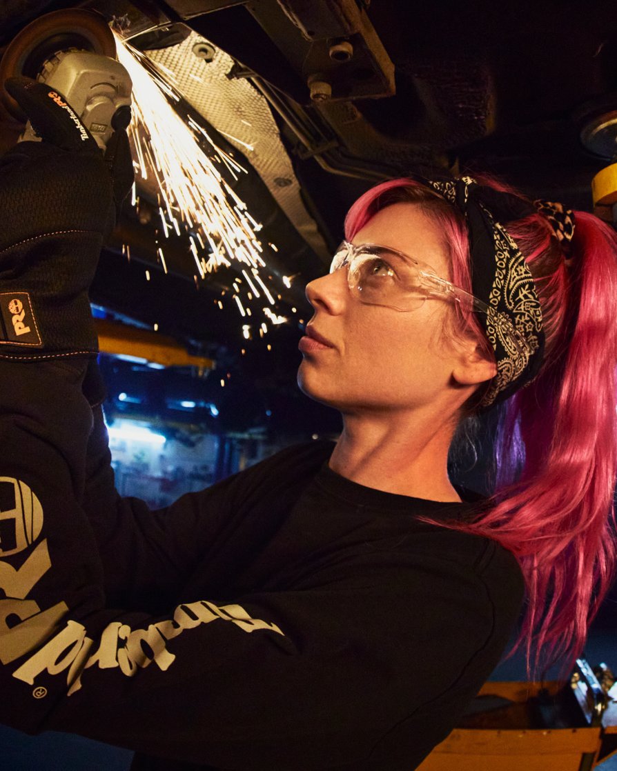 Timberland's tweet photo. โBeing bold is saying no to societyโs stereotypes and then proving why you belong. Boldness is passion in every form.โ Tiegan Alysse
Her work is challenging, colorful & #BuiltForTheBold, what does yours look like?
#TimberlandPro
Discover more: https://t.co/oYoGLagL3y https://t.co/GYEoi1je50