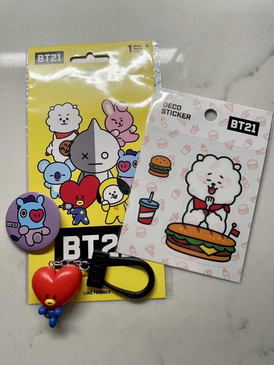 kkhluvsbts's tweet image. Haven’t done a giveaway for awhile  
Like/retweet/leave a pretty pic
US only
I’ll pick a winner tonight 💜