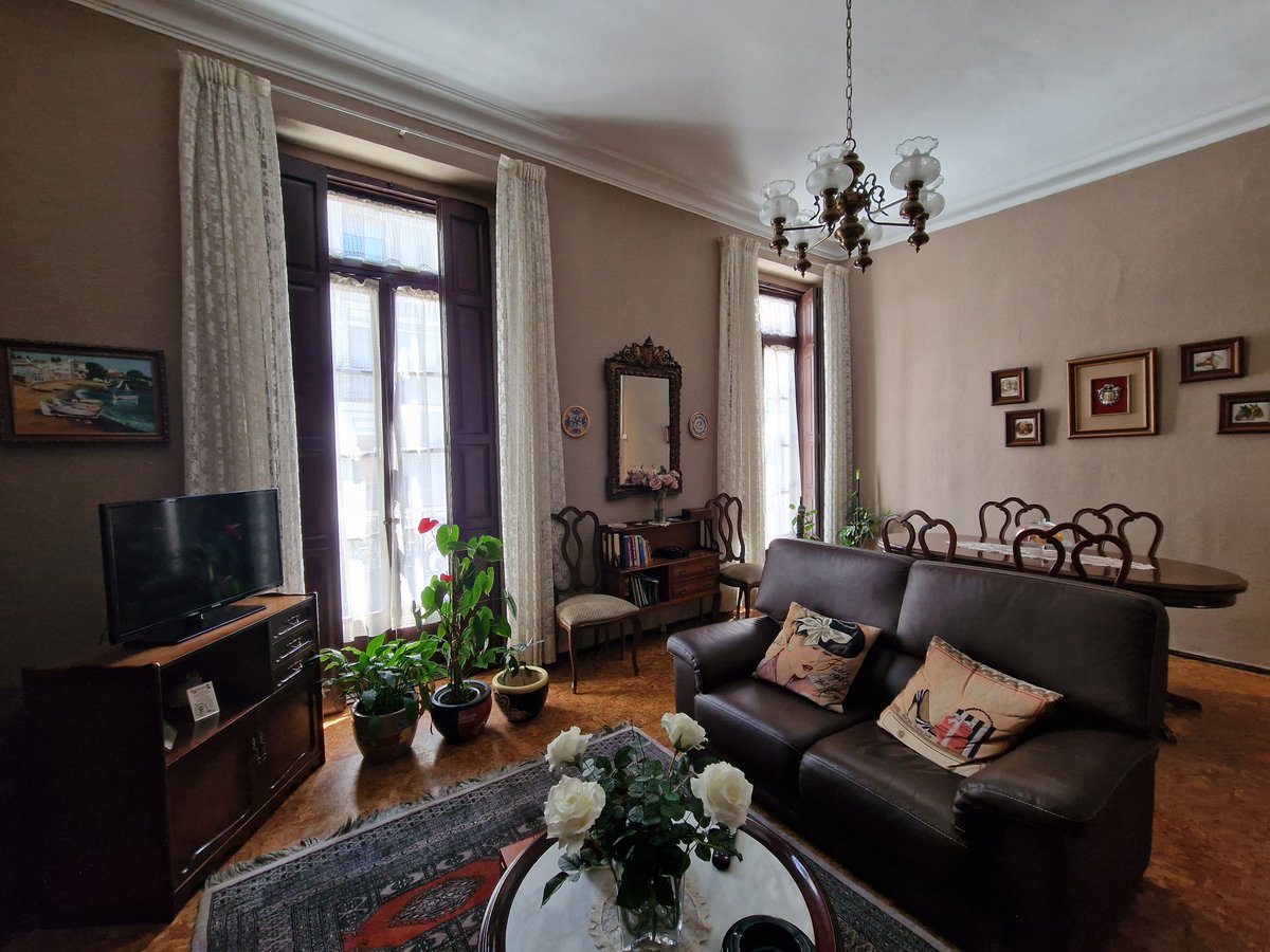 InmoCoaching's tweet image. Se vende gran piso en el centro de León. Exterior (cuatro balcones dan a Padre Isla). Tejado e instalación eléctrica nuevas. Con trastero ---&amp;gt; inmocoachingleon.com/htmlphp/propin…