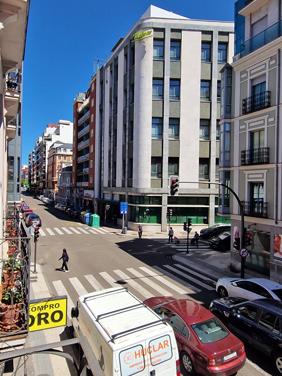 InmoCoaching's tweet image. Se vende gran piso en el centro de León. Exterior (cuatro balcones dan a Padre Isla). Tejado e instalación eléctrica nuevas. Con trastero ---&amp;gt; inmocoachingleon.com/htmlphp/propin…