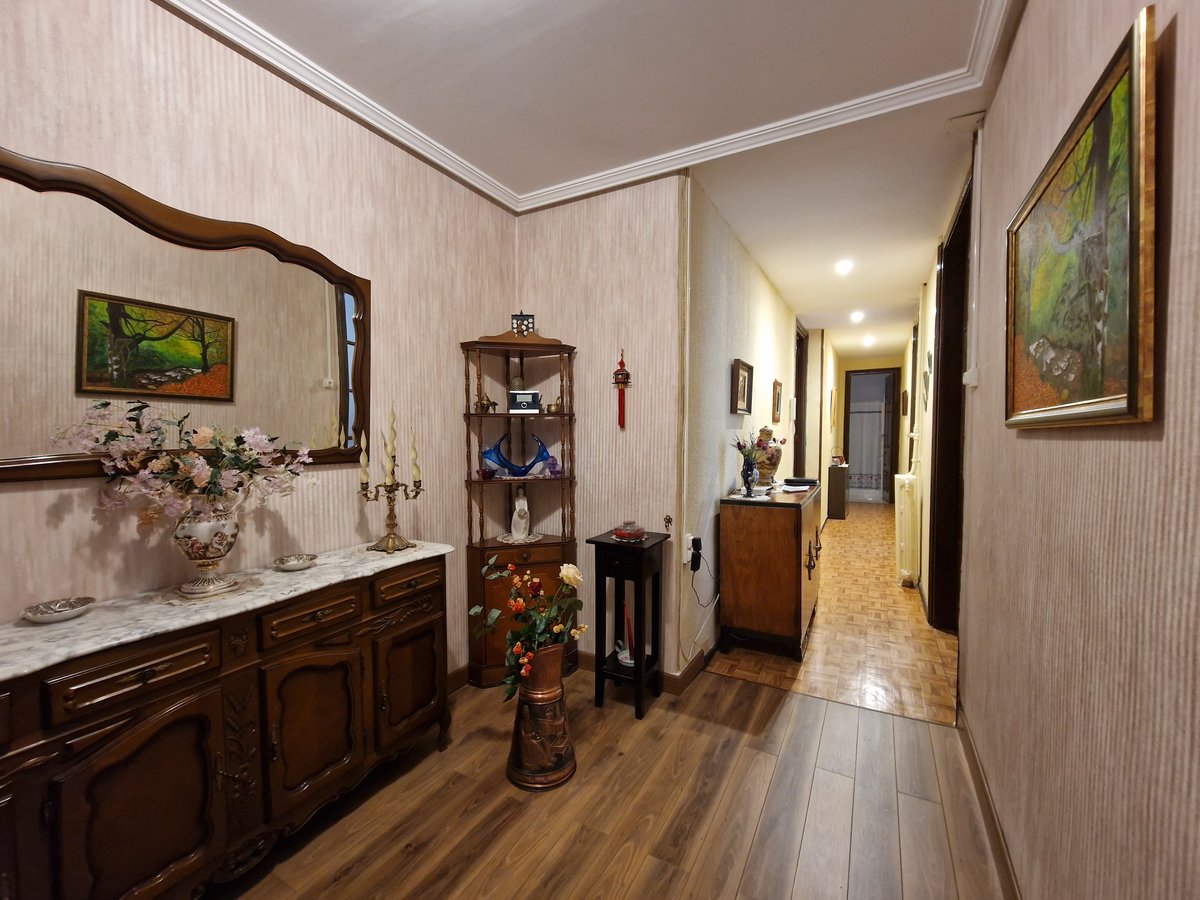 InmoCoaching's tweet image. Se vende gran piso en el centro de León. Exterior (cuatro balcones dan a Padre Isla). Tejado e instalación eléctrica nuevas. Con trastero ---&amp;gt; inmocoachingleon.com/htmlphp/propin…