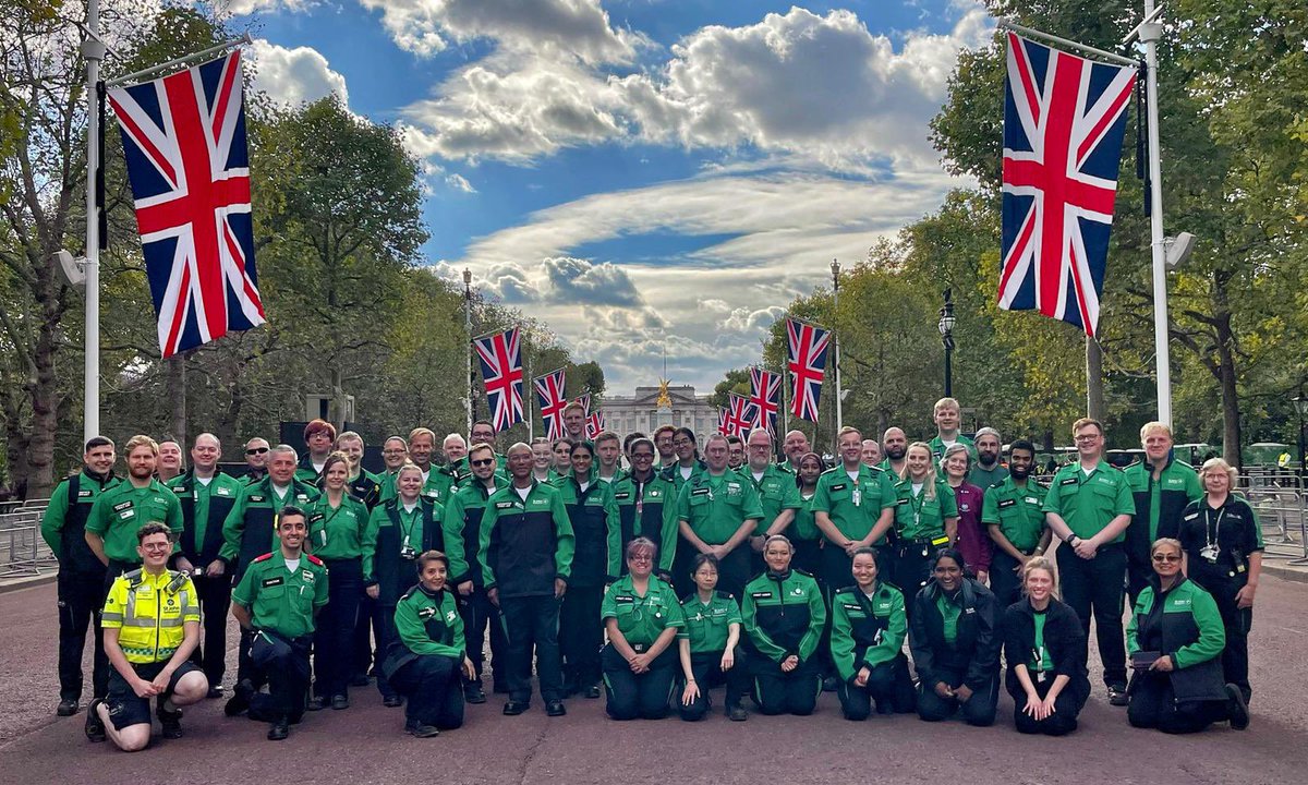 It was an honour and privilege to work along side  @stjohnambulace colleagues from a cross the country as sector clinical lead for the Queen Elizabeth the￼ II today