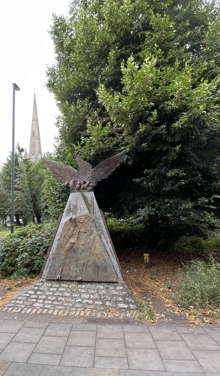 Barb_Drummond's tweet photo. An often seen but rarely noticed #Sculpture of #Phoenix #FireInsurance looking like #PelicanInHerPiety with #MaryRedcliffe in background #Bristol #MetalworkMonday https://t.co/vvztFXRnmD