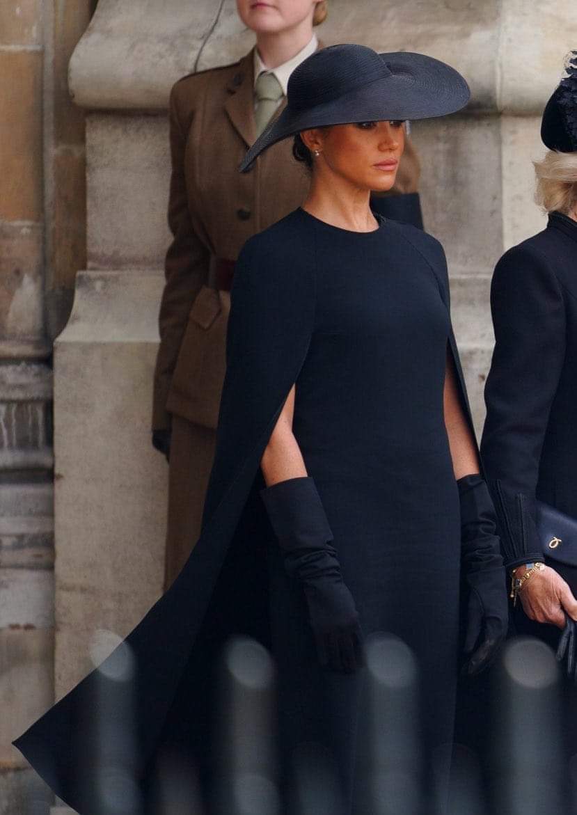 IamTrentJeter's tweet photo. When surrounded by people that hate you, give them good reason. #MeghanMarkle #WeloveyouHarryandMeghan https://t.co/Pk2v2BpMaO